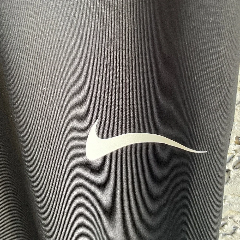 Nike Pro Women’s  Black Active Leggings - Picture 2 of 4